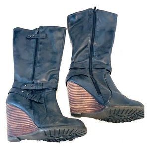 Very Volatile Grey Wedge Boot